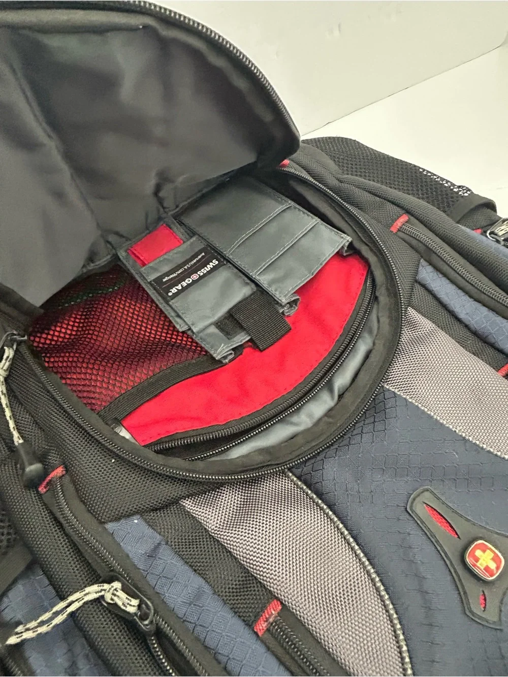 We get Swiss Gear Cobalt 16’’ Laptop Backpack